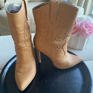 Unique Over ankle/calf boots with 4in heels